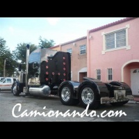 Peterbilt 379  Batman 2.jpg